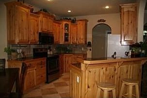 5th image of 8 Henrietta Ln