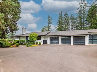 2070 Ridge Pointe Dr, Lake Oswego, OR 97034