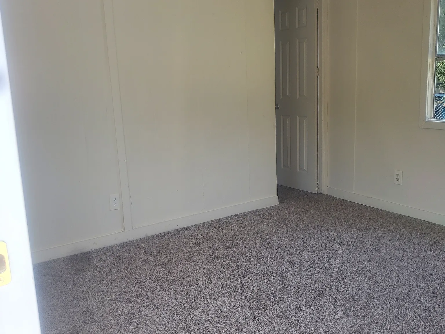3 bed, 1.5 bath, $700 — Photo 3