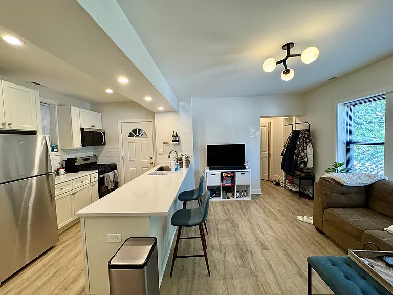 1643 W Cornelia Ave #1 — Photo 11