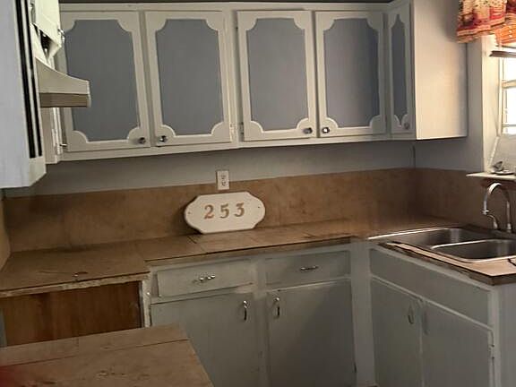 3rd image of 253 S Florida St