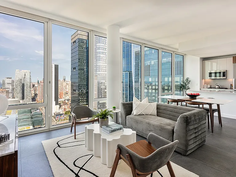 606 W 30th St #47D — Photo 2