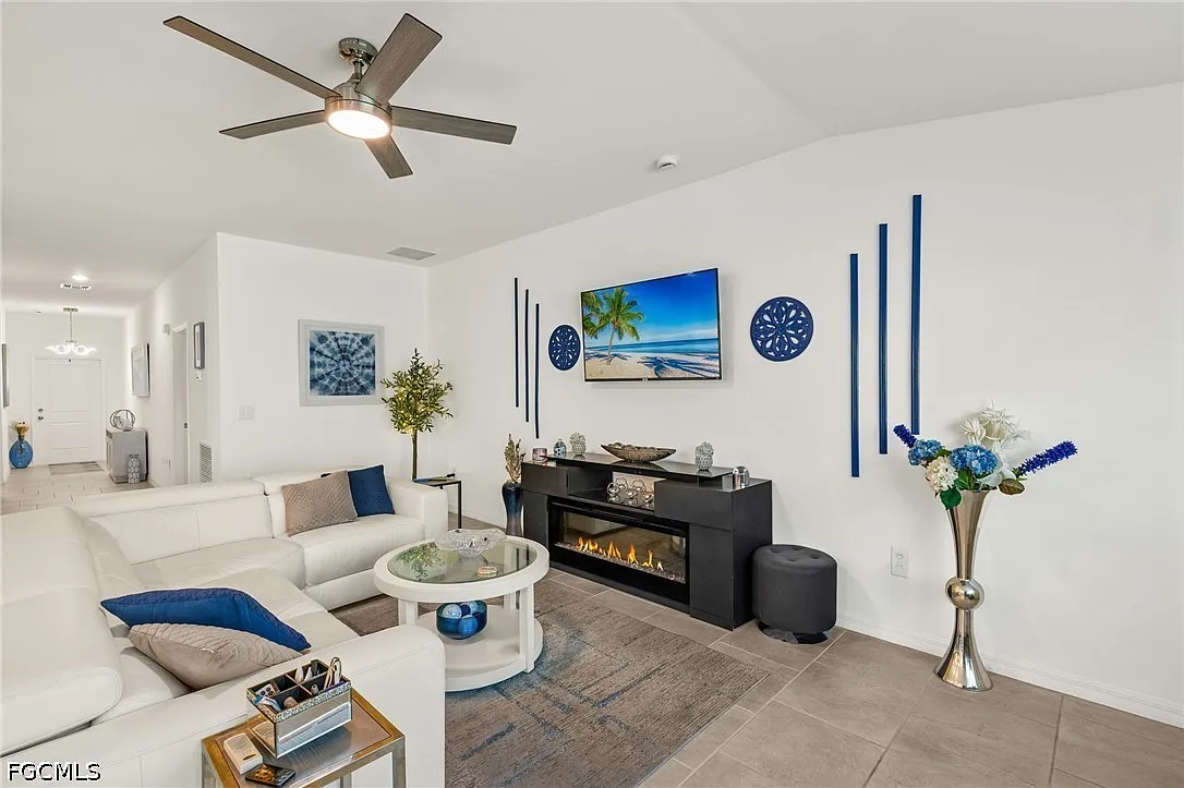 4 bed, 2.0 bath, 1937 sqft, $2,500 — Photo 3
