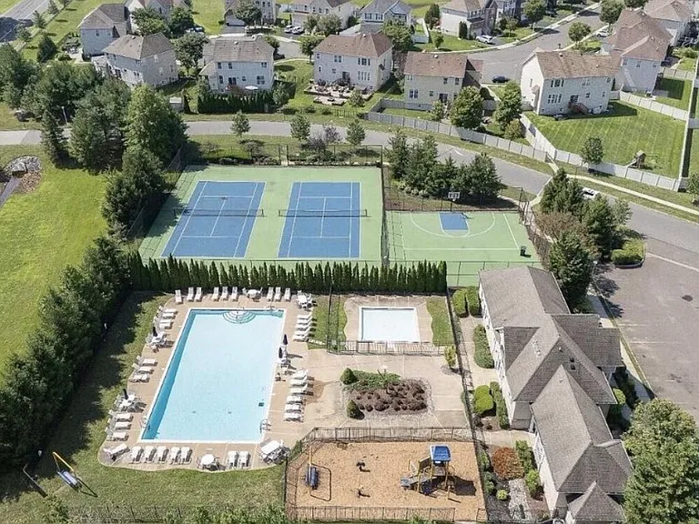 1073 Morning Glory Dr — Photo 14