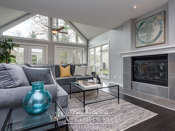 3rd image of 219 Deer Meadow Dr