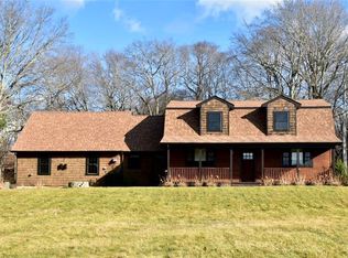 71 Essex Manor Ln, Saunderstown, RI 02874