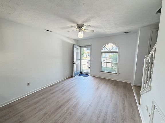 4th image of 771 E Sherwood Hills Dr