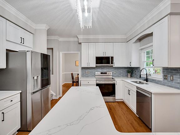 4th image of 107 Lonebrook Dr