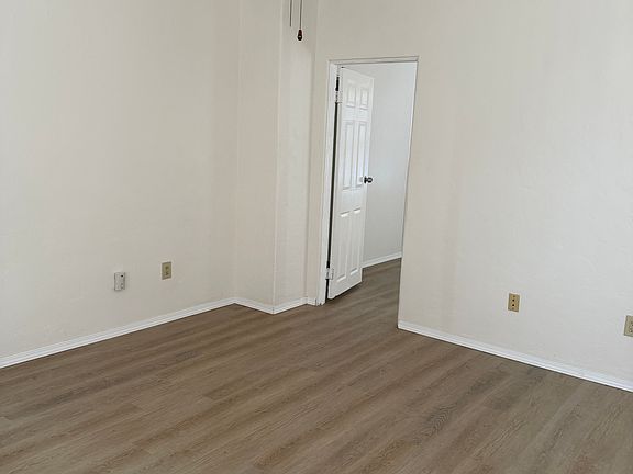 3rd image of 1143 Marline Ave