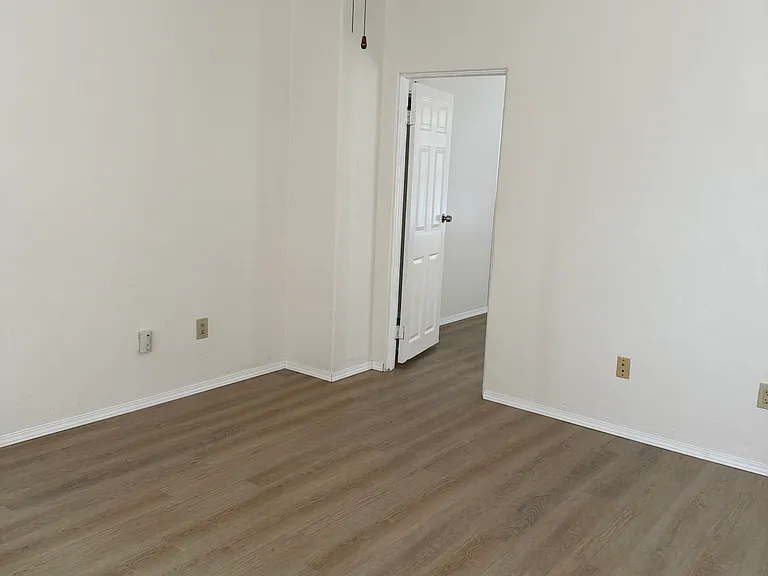 1143 Marline Ave — Photo 3