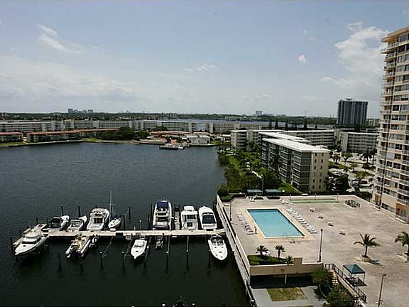 2nd image of 18081 Biscayne Blvd APT 1104-4