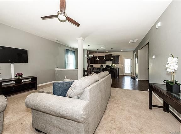 4th image of 3637 Creekside Dr