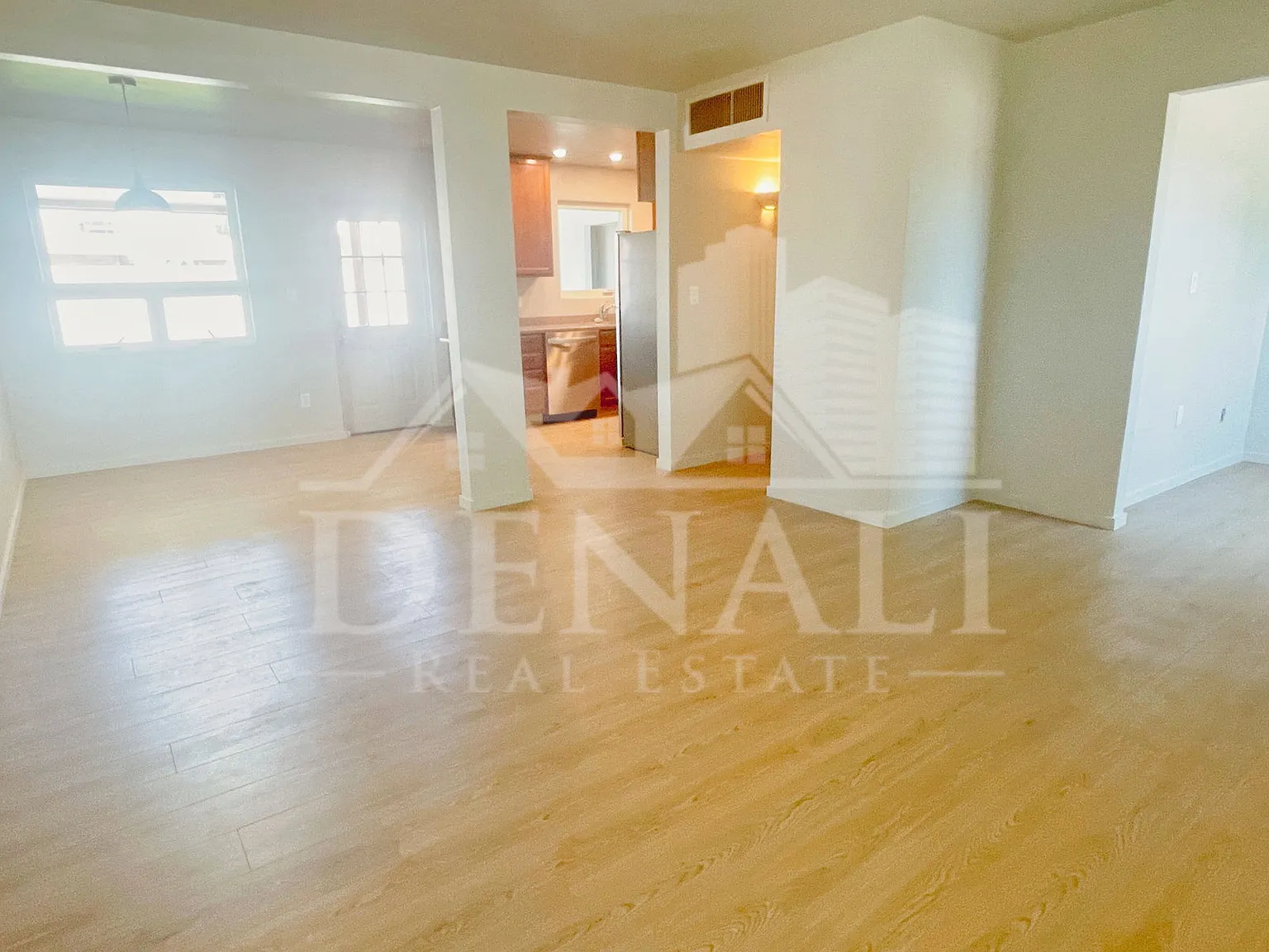2 bed, 2.0 bath, 988 sqft, $1,995 — Photo 3