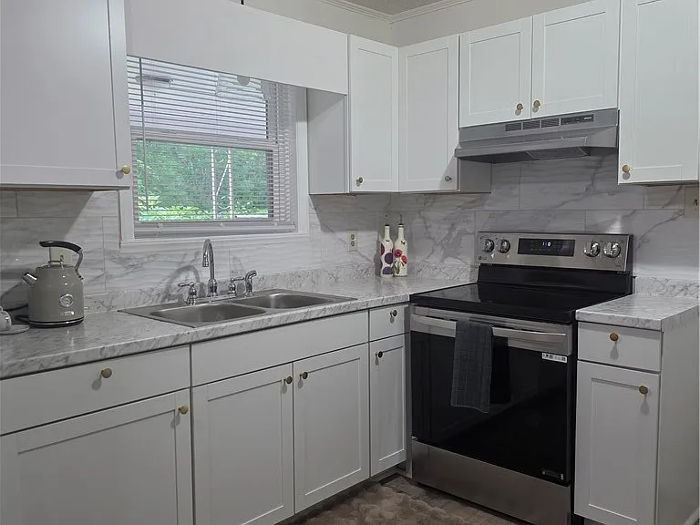 1125 Oakwood St — Photo 7