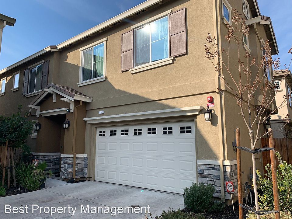1st image of 114 Belle Harbor Cir