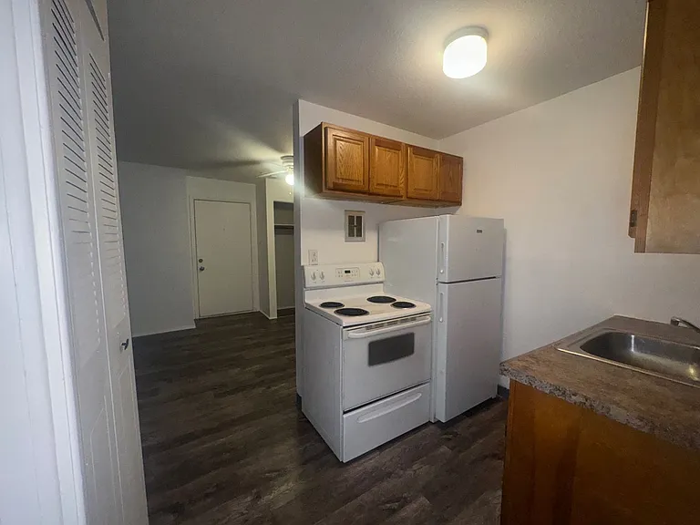 5058 Broadway — Photo 22