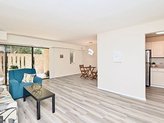 4th image of 122 Monroe St APT 102