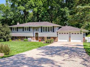 1044 N Country Ln, Peoria, IL 61604