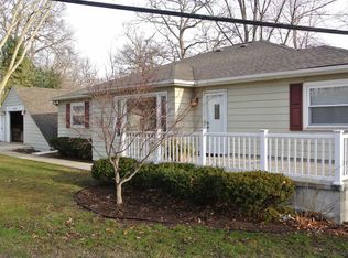 2200 S Long Lake Rd, Fenton, MI 48430