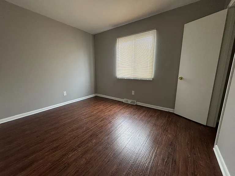 3906 W Sylvania Ave — Photo 28