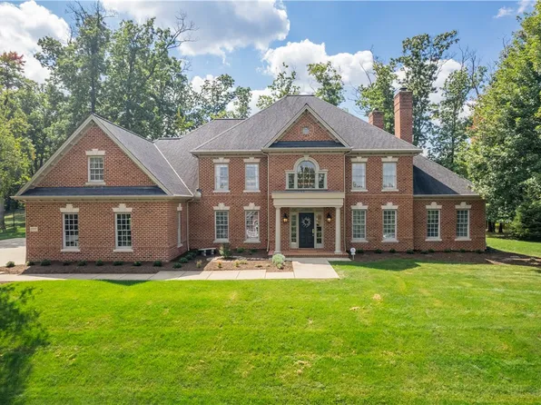 2197 S Villa Dr, Gibsonia, PA 15044