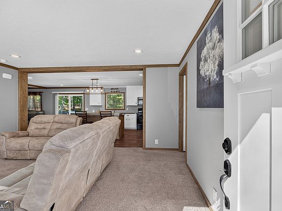 4th image of 86 Shadow Lake Rd