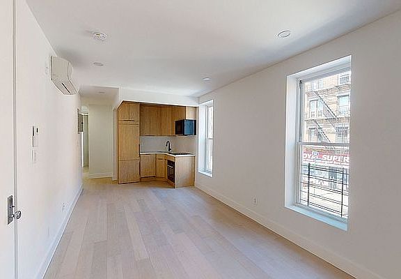 3rd image of 1501 8th Ave #2R