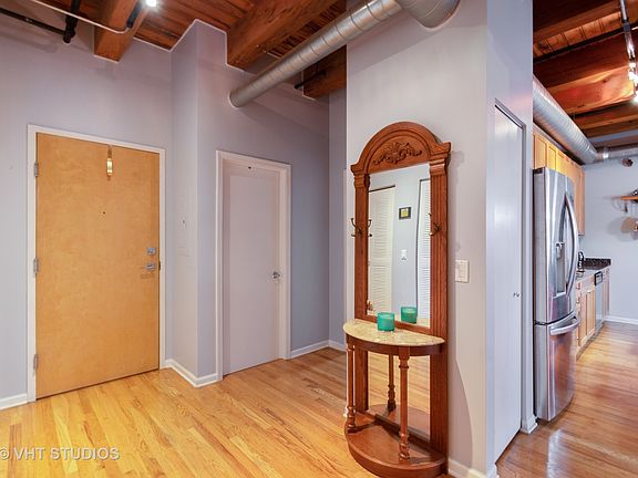 2nd image of 1735 W Diversey Pkwy APT 301