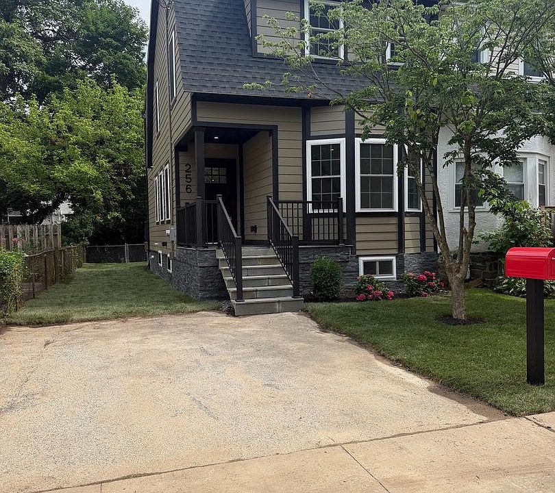 1st image of 256 Willow Ave