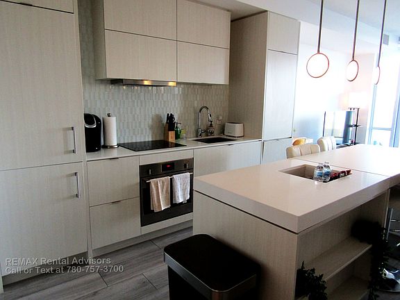 3rd image of 615 6th Ave SE #605