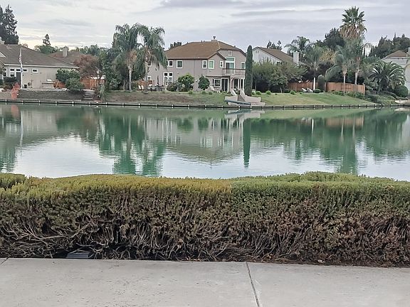 5th image of 394 Pine Lake Cir