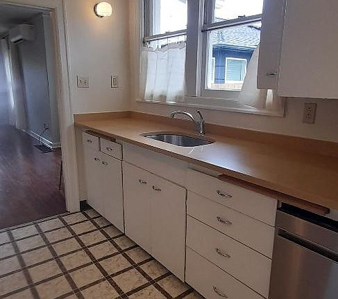 5th image of 3732 SE 72nd Ave