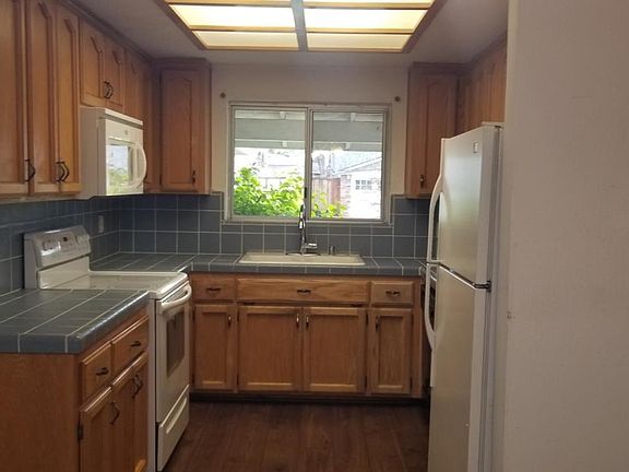 3rd image of 6057 Pineland Ave