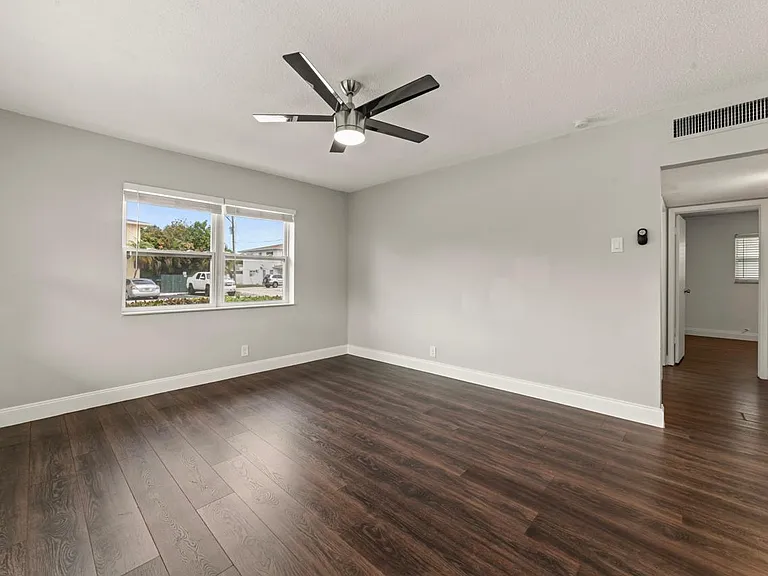 732 SE 15th St #1 — Photo 11
