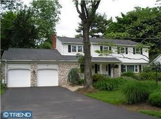 15 Milton Dr, Morrisville, PA 19067