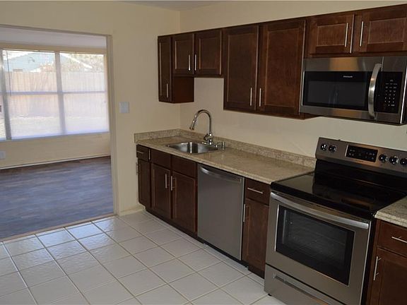 3rd image of 25 Beechwood Dr