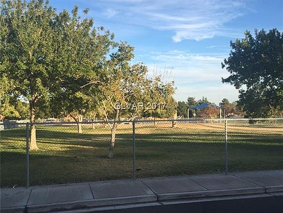 2nd image of 1700 Leaning Pine Way