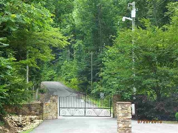 2nd image of 414 5 Oaks Cir