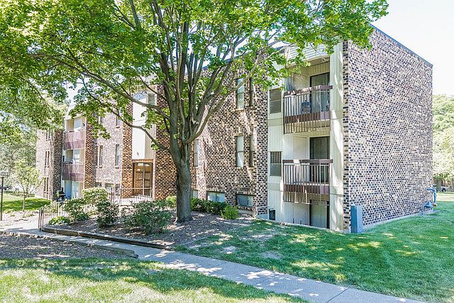 1st image of 2037 Country Club Dr APT 14