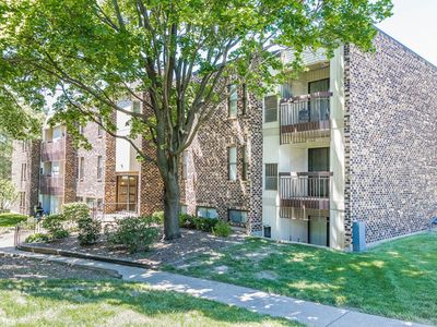 2037 Country Club Dr APT 14, Woodridge, IL, 60517