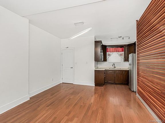 3rd image of 3057 Williamsbridge Road