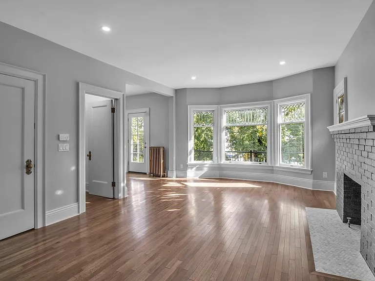 100 Richmond Ave #UPPER — Photo 7