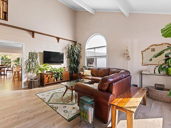 3rd image of 416 Tanglewood Court
