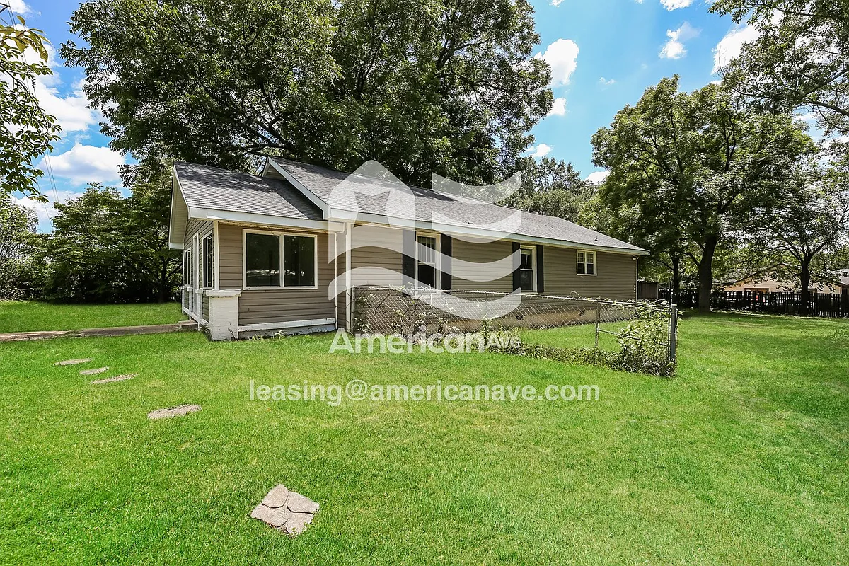 38460_002_front_view_13977338.jpg - 1615 Hayne St