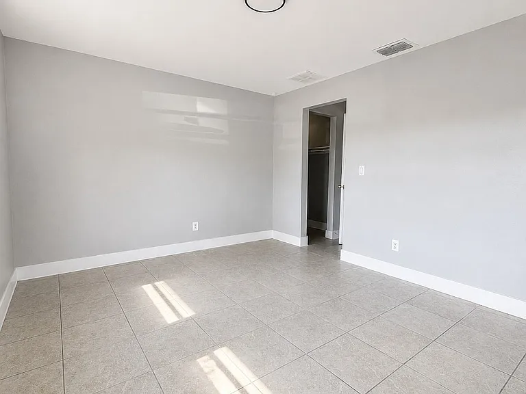 1572 Cypress Dr — Photo 5