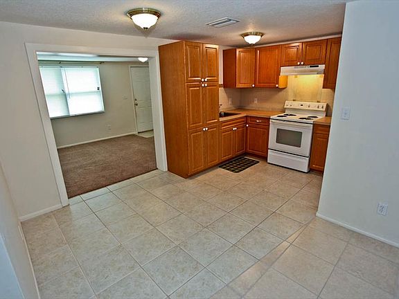 4th image of 10590 118th Ave