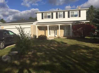 14 Foxboro Dr, Rochester Hills, MI 48309