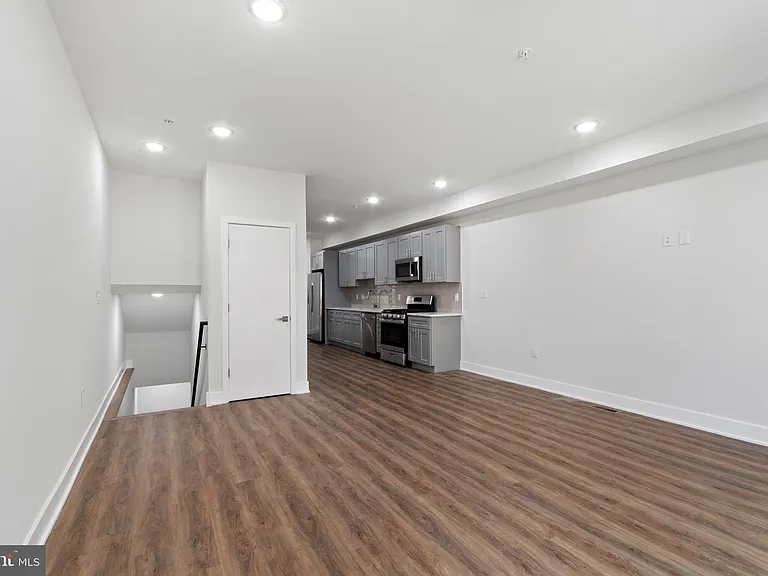 321 W Berks St #1 — Photo 9