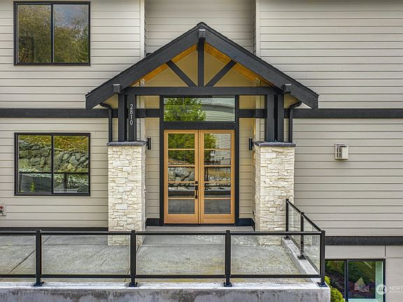 3rd image of 2810 E Lake Sammamish Parkway SE