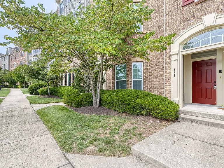 365 Chessington Dr — Photo 2